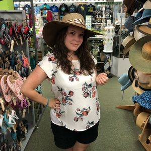 Meet your Posher, Abbi